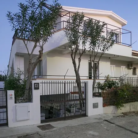 Gghh House *